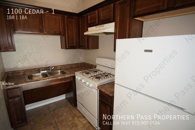 Building Photo - 1100 Cedar-1