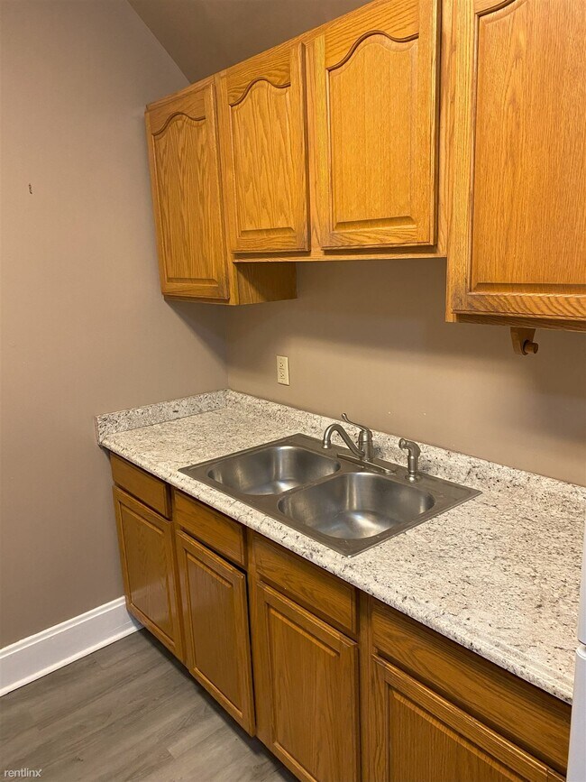 Foto del edificio - 3 br, 1.5 bath Duplex - 416 East 5th Avenu...