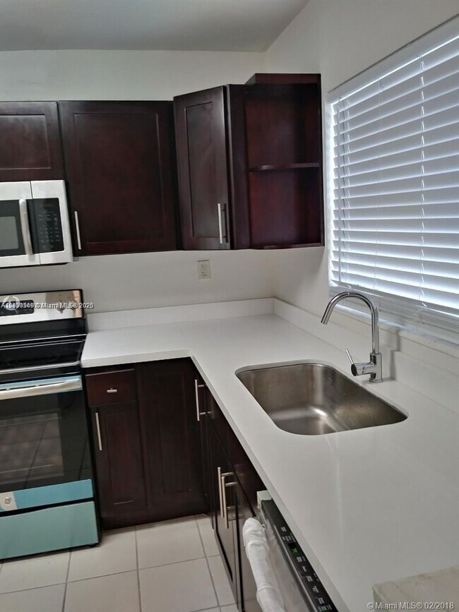 Foto del edificio - 12335 SW 110th South Canal St Rd