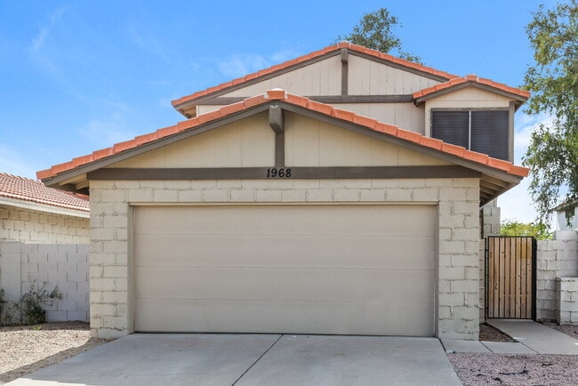 Building Photo - 1968 N Lexington Dr