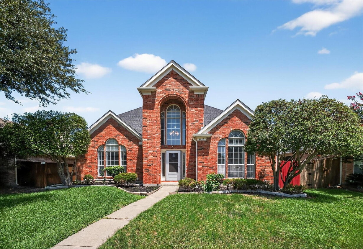 Beautiful Plano Home with Spacious Layout & Covered Patio - Beautiful Plano Home with Spacious Layout & Covered Patio