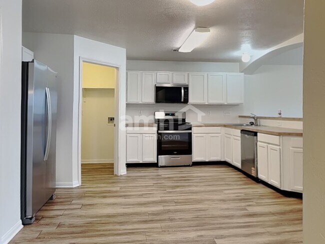 Foto del edificio - 2518 Halstead Dr