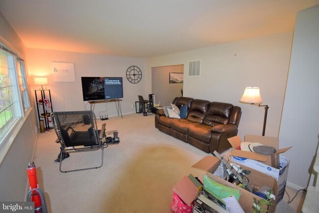 Building Photo - 8519 Wagon Wheel Rd