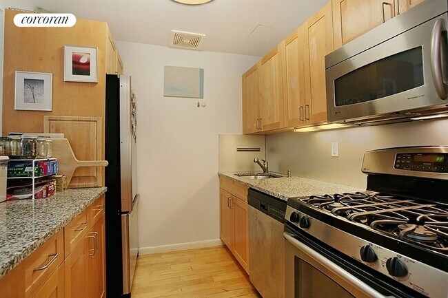 Building Photo - 249 16th St
