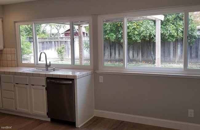 Building Photo - 6074 Terrier Ct