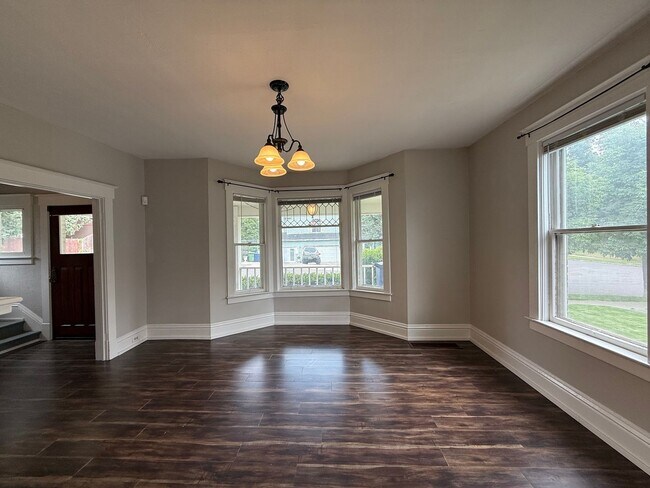Foto del edificio - Elegant 2 Bed, 1 Bath Home on South Hill!