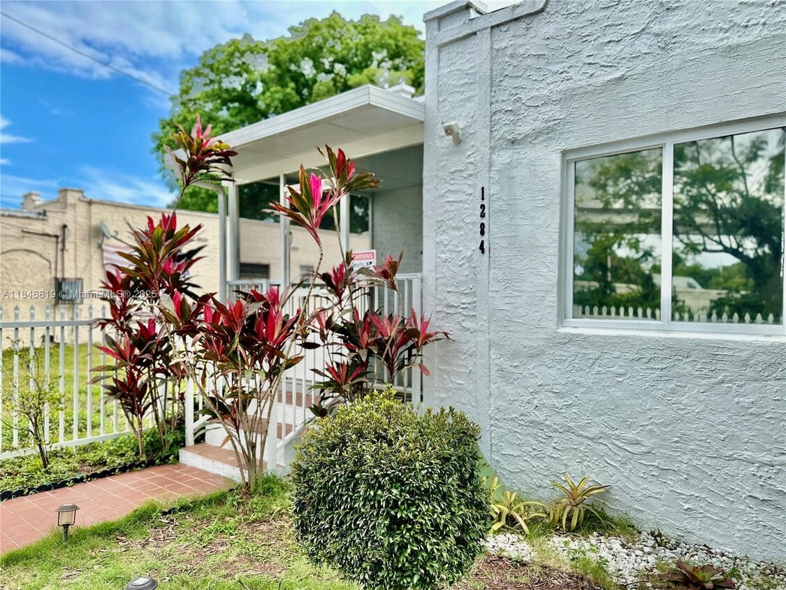 Primary Photo - 1284 NW 39th St