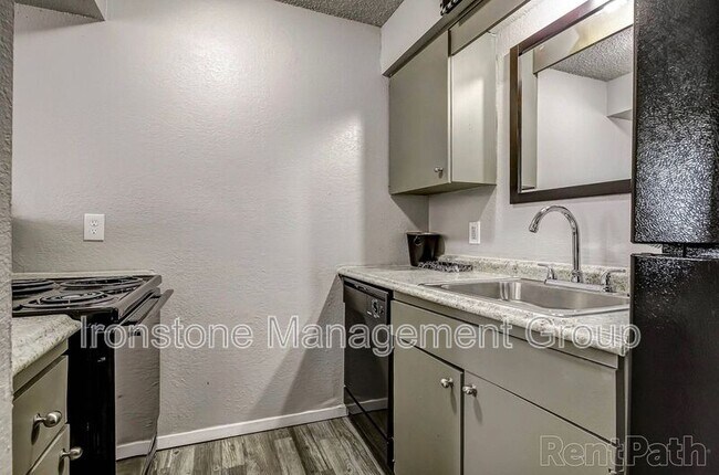 Foto del edificio - 4639 S Darlington Ave