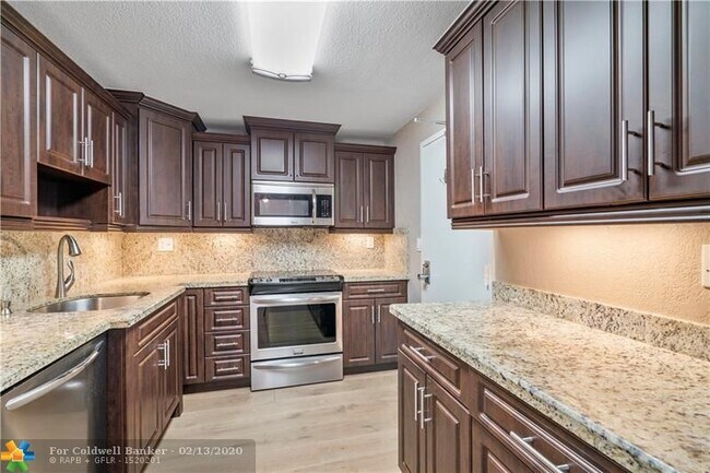 Foto del edificio - 10777 W Sample Rd