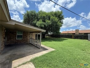 Building Photo - 2401 Ridglea Ct