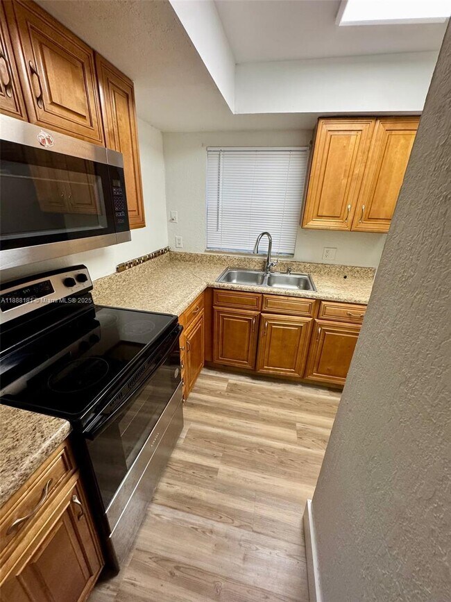 Foto del edificio - 7830 SW 10th St