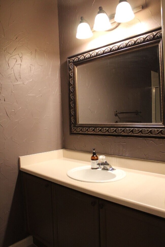 Foto del edificio - Littleton 2 br/2 ba Condo in Mountain Gate III!