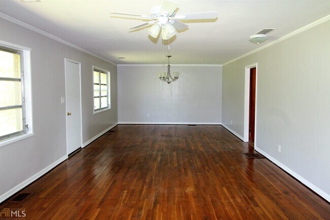 Foto del edificio - 245 Old Bremen Rd