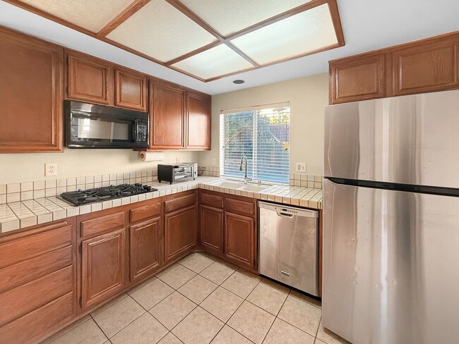 Foto del edificio - Beautiful 4BR/2.5BA Home Featuring a Large...