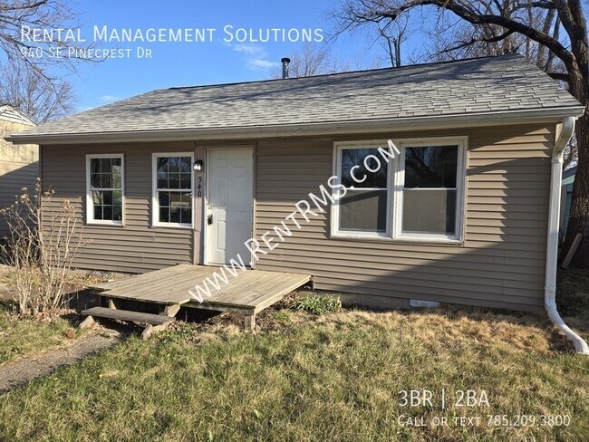 Building Photo - 940 SE Pinecrest Dr