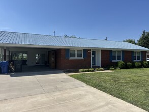 Building Photo - 1612 Raleigh Rd