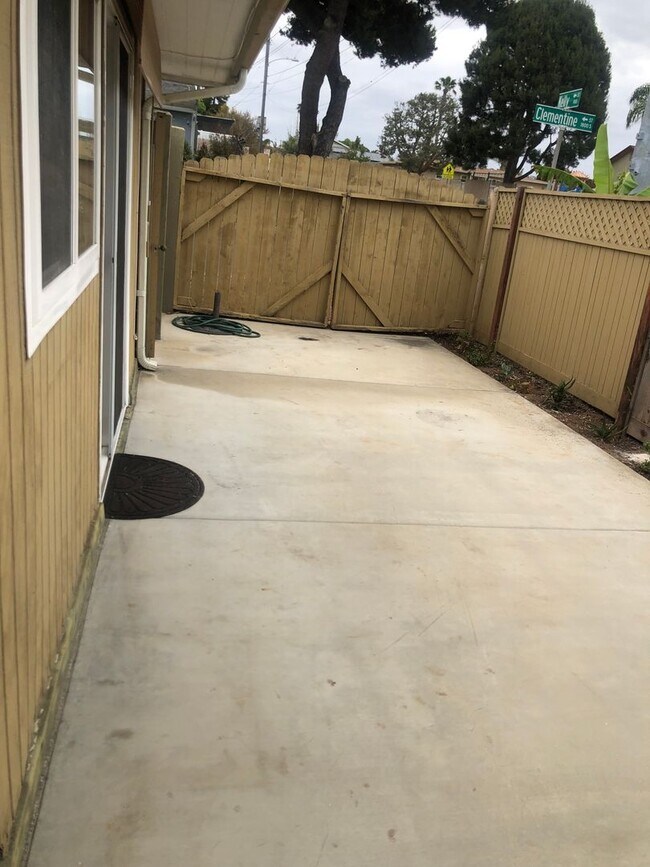 Building Photo - 1 Bedroom 1 Bath Unit Available In S Ocean...