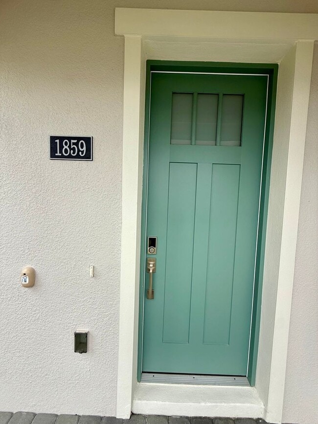Building Photo - Modern New Construction Townhome with Detached Garage & Premium Finishes in Apopka