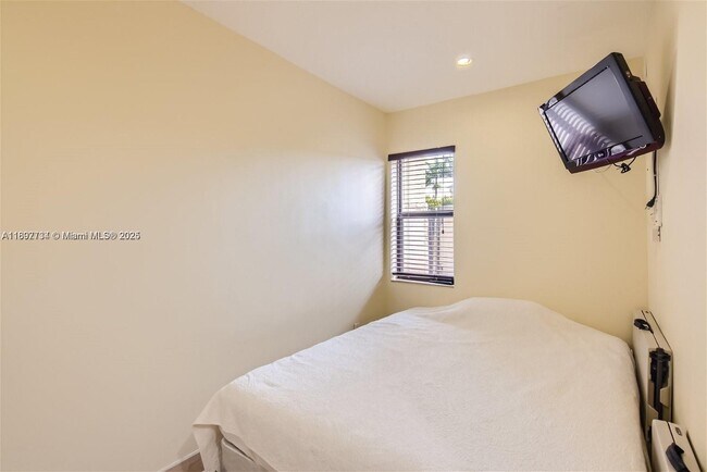 Foto del edificio - 3864 NE 167th St