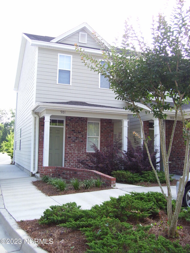 Primary Photo - 901 Downey Branch Ln