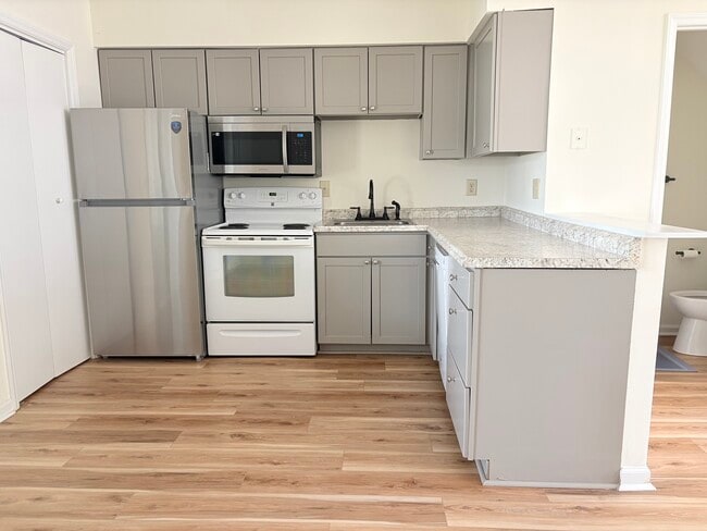 Kitchen - 109 Chaucer Ct
