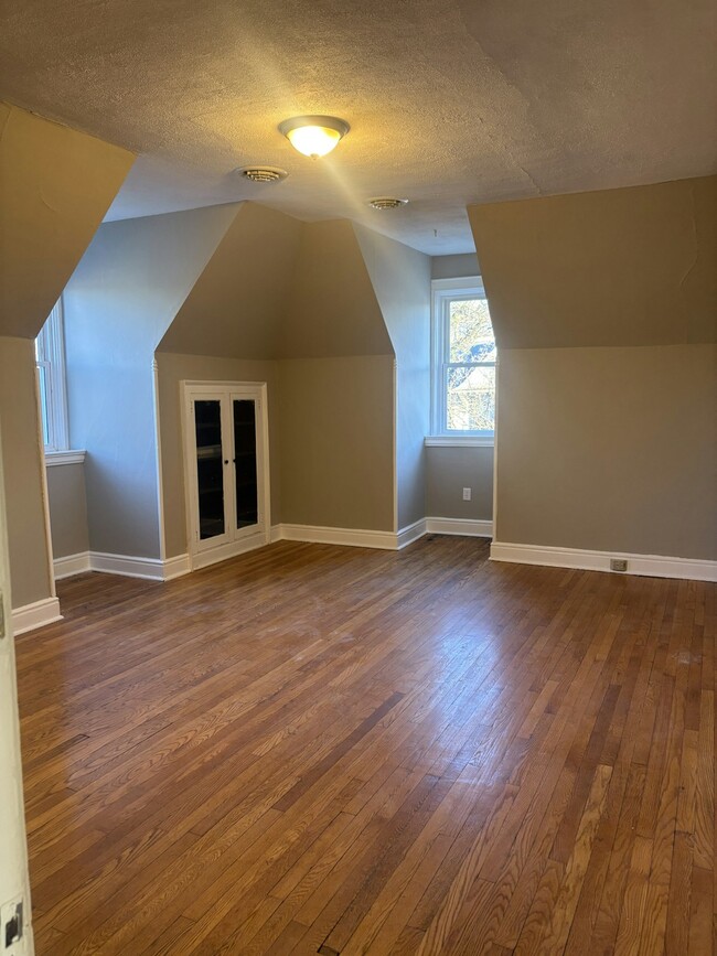 Building Photo - 509 Monroe Ave