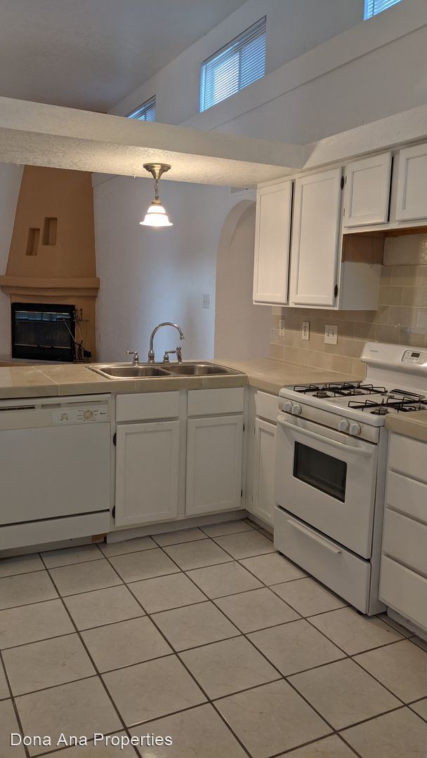 Building Photo - 3 br, 2 bath House - 2082 Pinecone Way