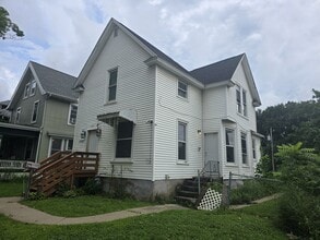 Building Photo - 1527 4th Ave SE