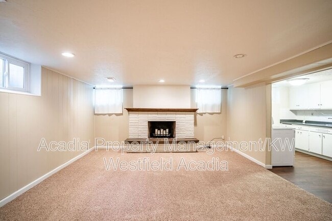 Building Photo - 542 150 E