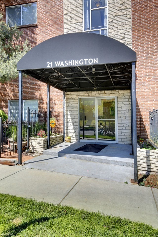 Building Photo - 21 N Washington St