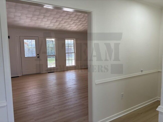 Building Photo - Beautifully updated 4-bedroom, 2-bathroom home!