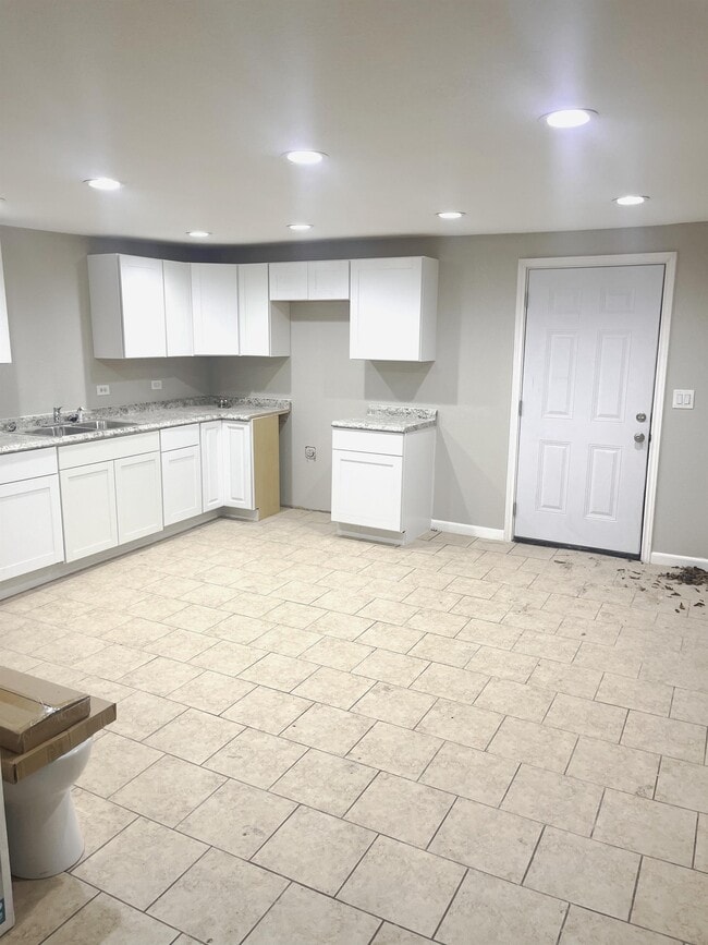 Photo - 125 Glenwood Ct (San Antonio, TX) Apartment
