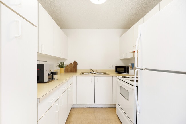 Building Photo - Landfair Homes