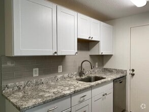 Building Photo - 8 Village Hill Ln