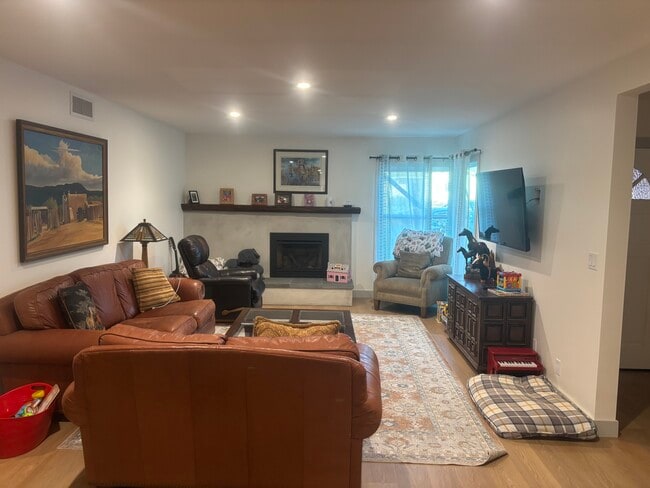 Foto del edificio - 545 Thumbelina Dr