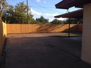 Building Photo - 108 Moss St