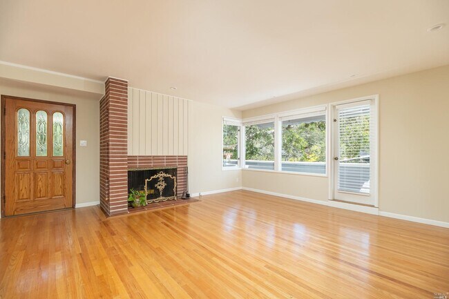 Building Photo - 243 N Almenar Dr