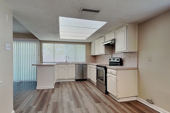 Foto del edificio - 7409 Whitewood Dr