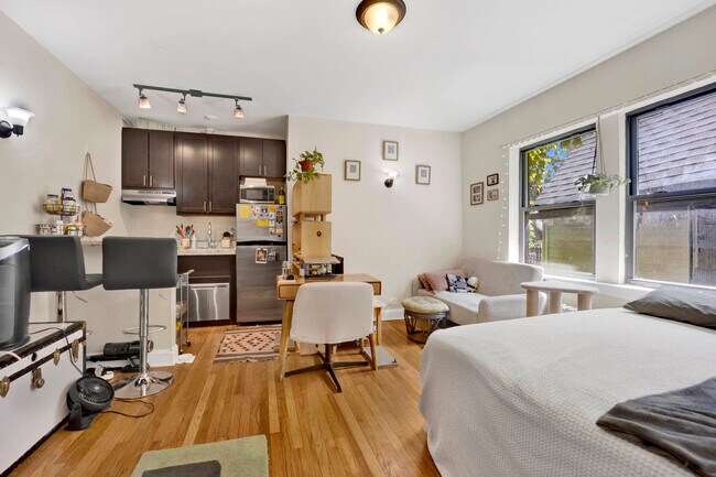 Foto del edificio - 2959 N Damen Ave