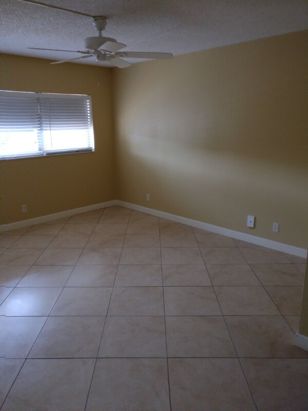 Foto del edificio - 3050 NE 48th Ct