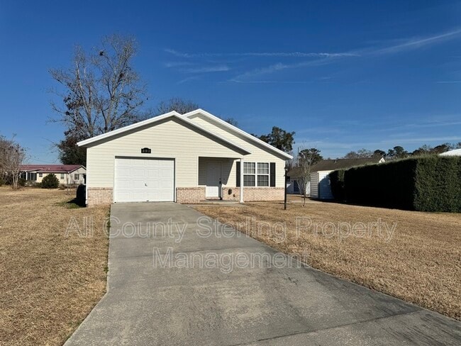 Building Photo - 302 SE Elm Loop