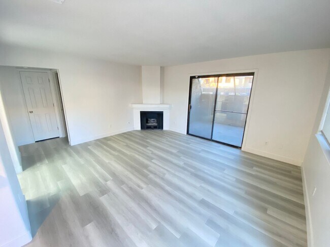 Foto del edificio - Delightful 2BED/2BATH Condo tucked away in a picturesque Henderson community!
