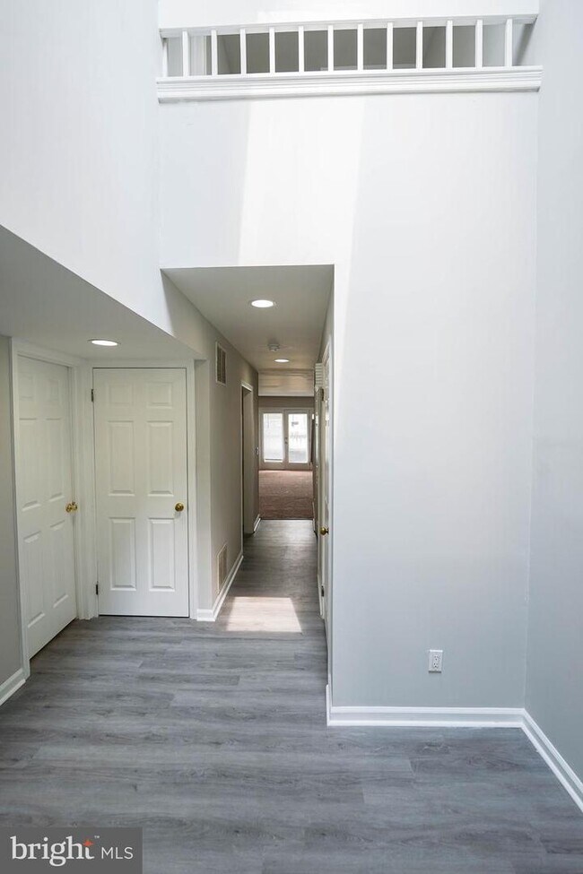 Building Photo - 658 River Oak Ct