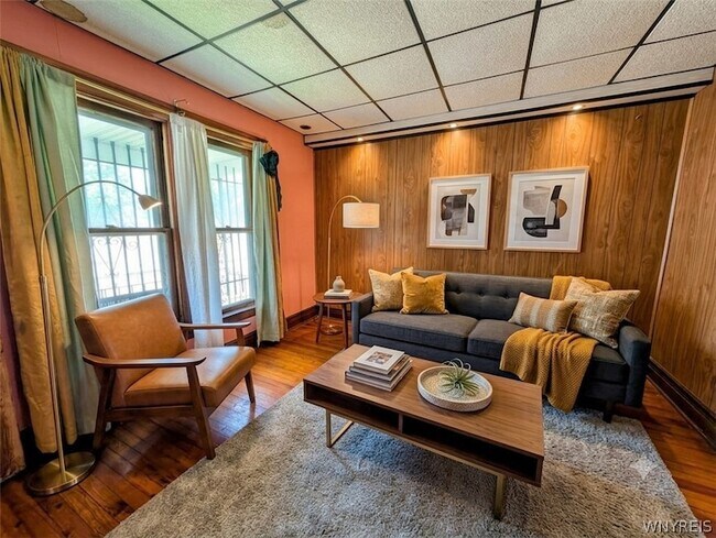 Foto del edificio - 325 Box Avenue Unit