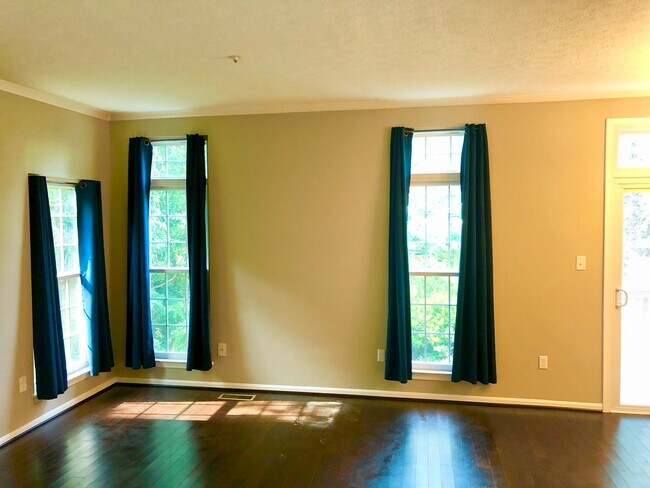 Building Photo - Beautiful 3 Bedroom Townhouse in Bowie!