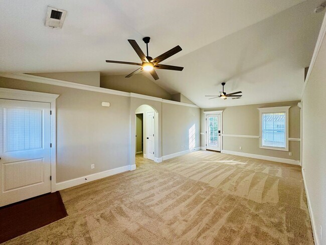 Foto del edificio - KINGS GRANT - Three bedroom/two bathroom home located within minutes to I40, MLK Parkway and Down...