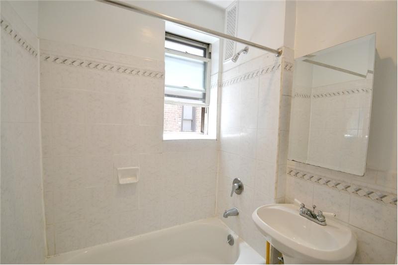 Building Photo - 719 W 181ST St