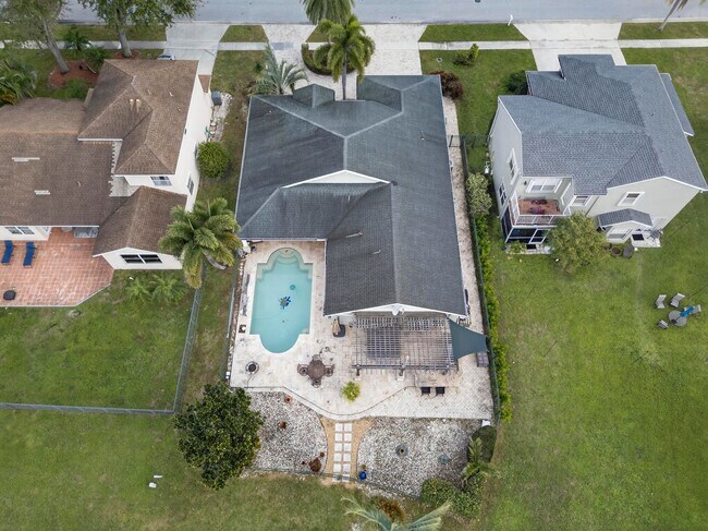 Building Photo - 9121 Paragon Way