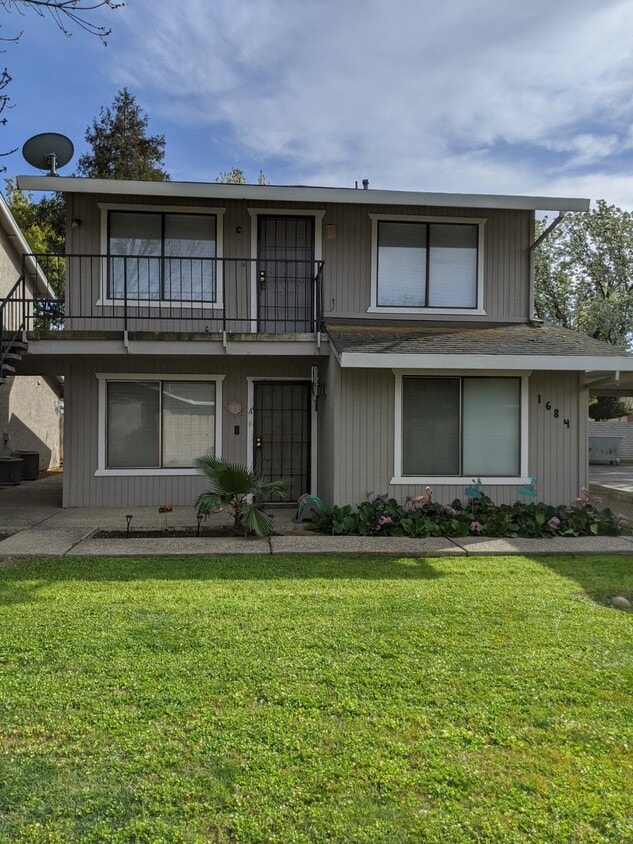Building Photo - Coming Soon! One bedroom apartment home wi...