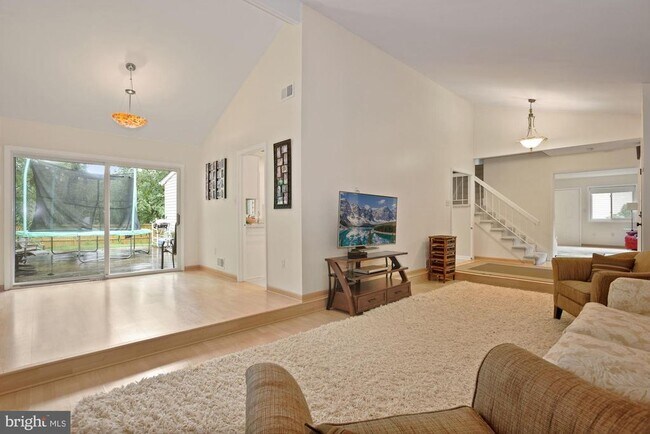 Building Photo - 522 Sugarland Run Dr